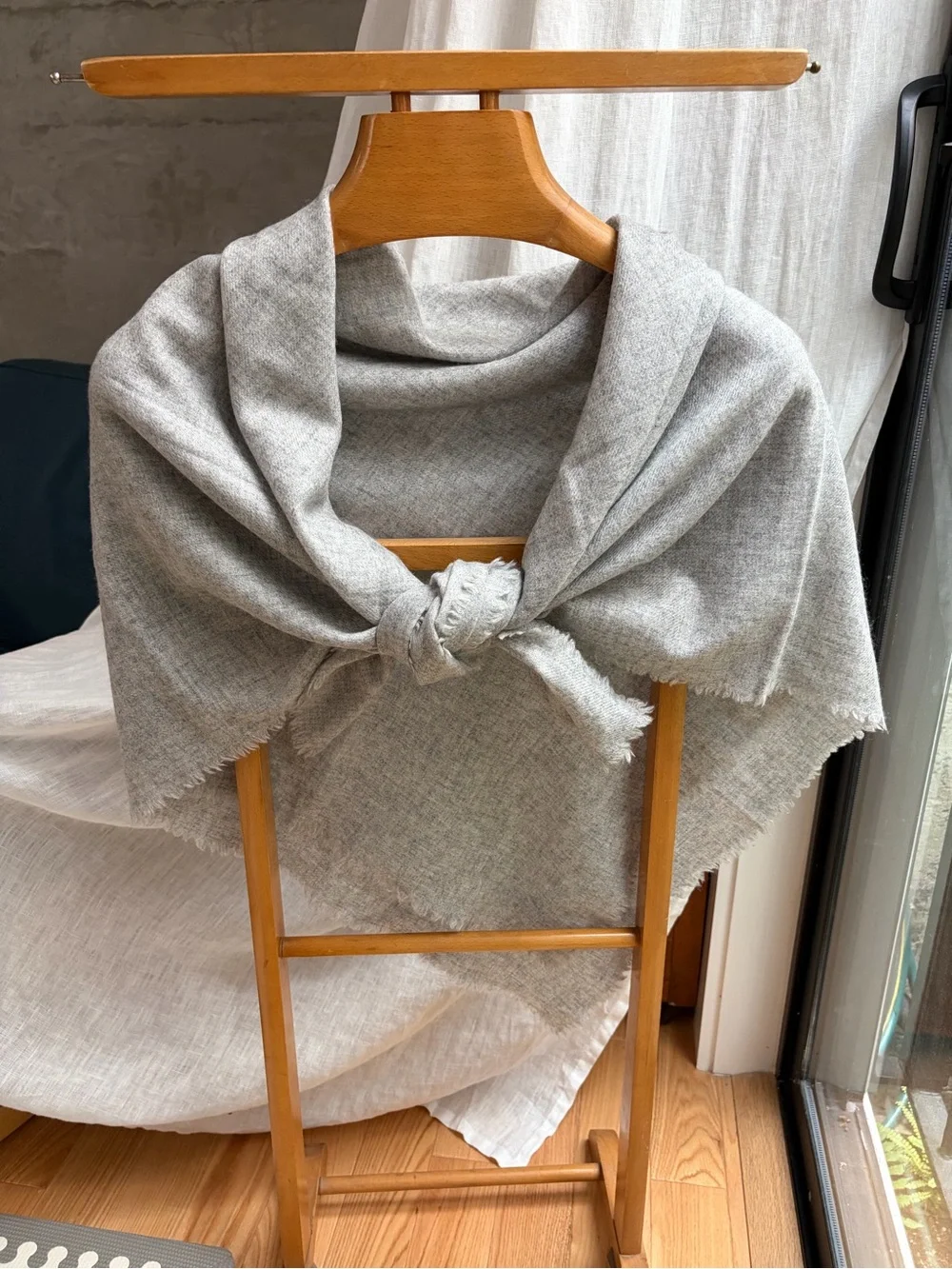 Everlane Cashmere Light Gray Fringed Scarf